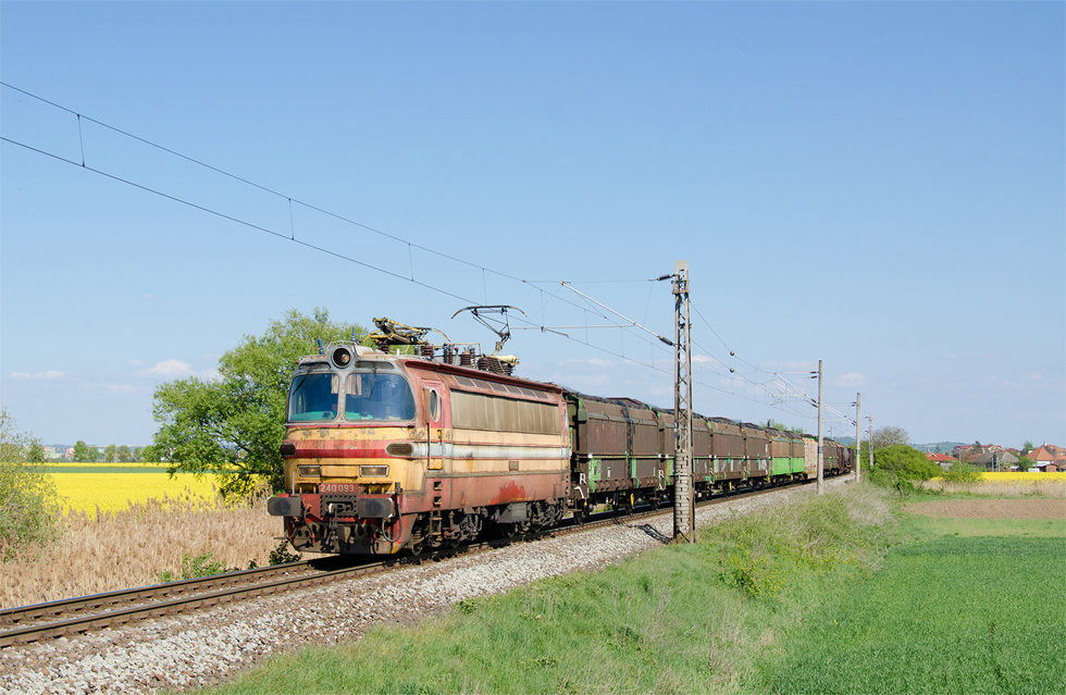 240 093-5