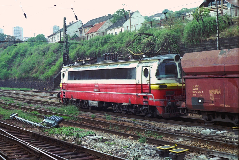 240 003-4