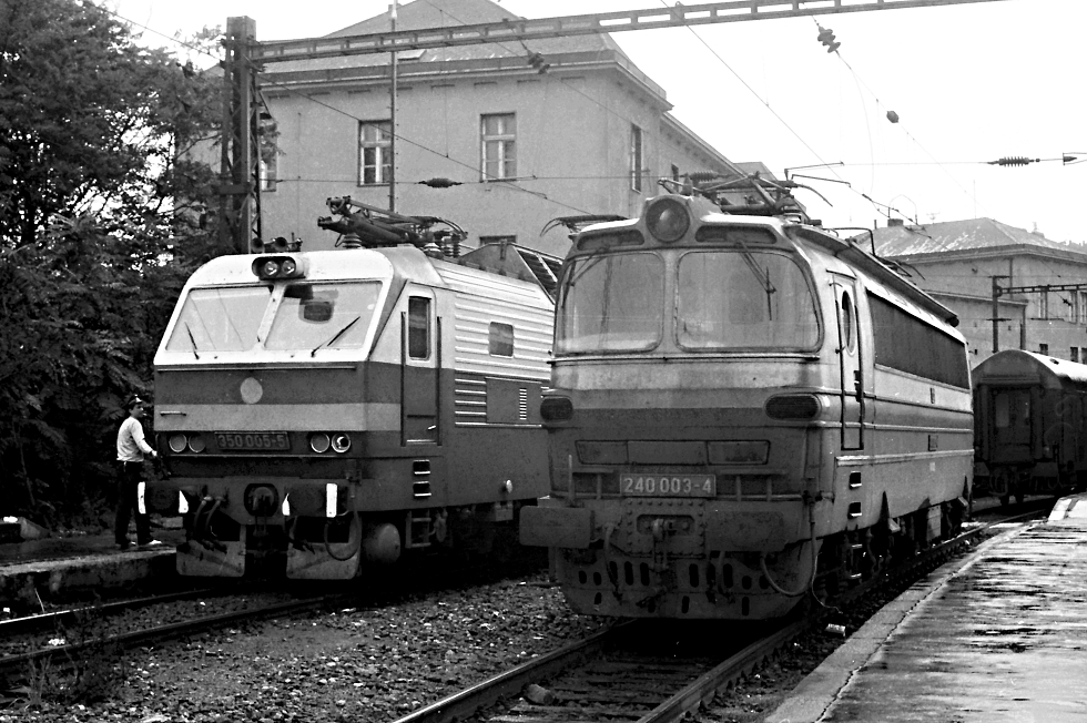 240 003-4