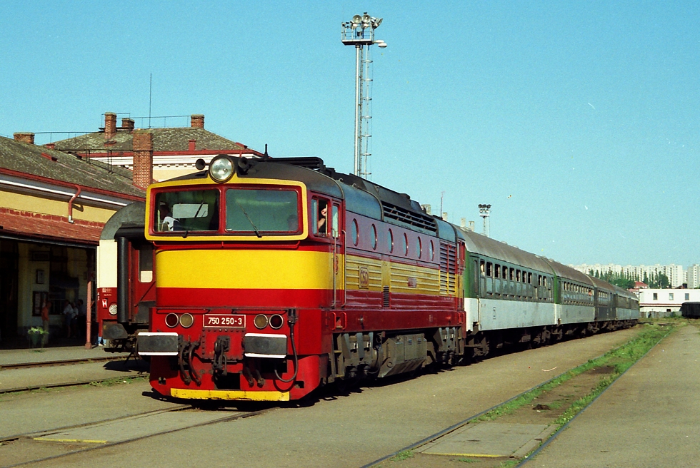 750 250-3