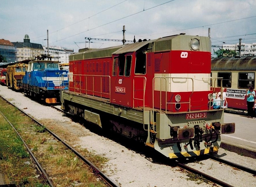 742 043-3
