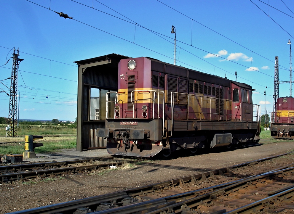 742 024-3
