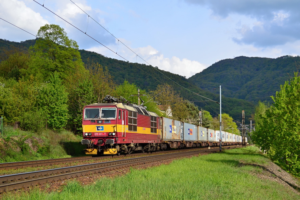 372 011-7