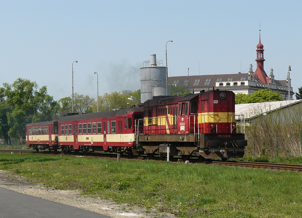 742 028-4