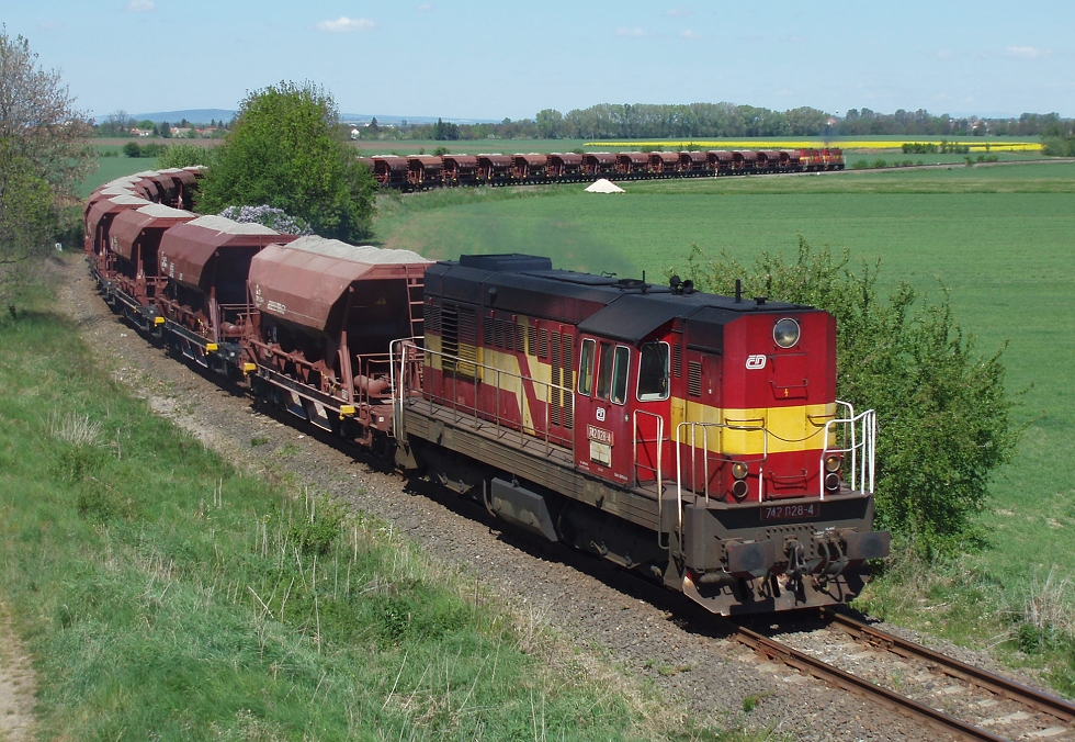 742 028-4