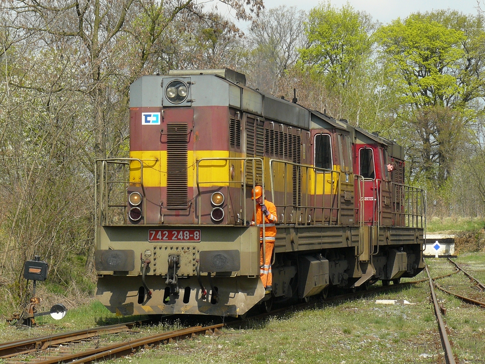 742 248-8