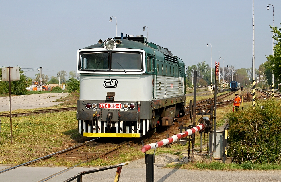 754 016-4