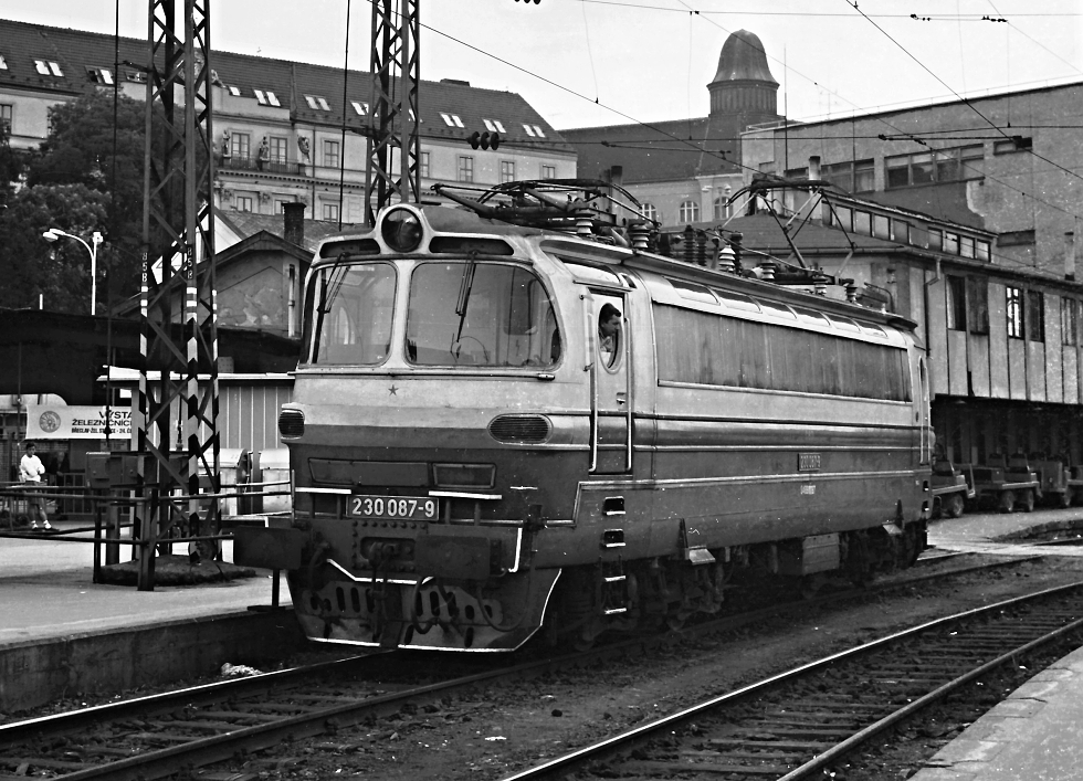 230 087-9