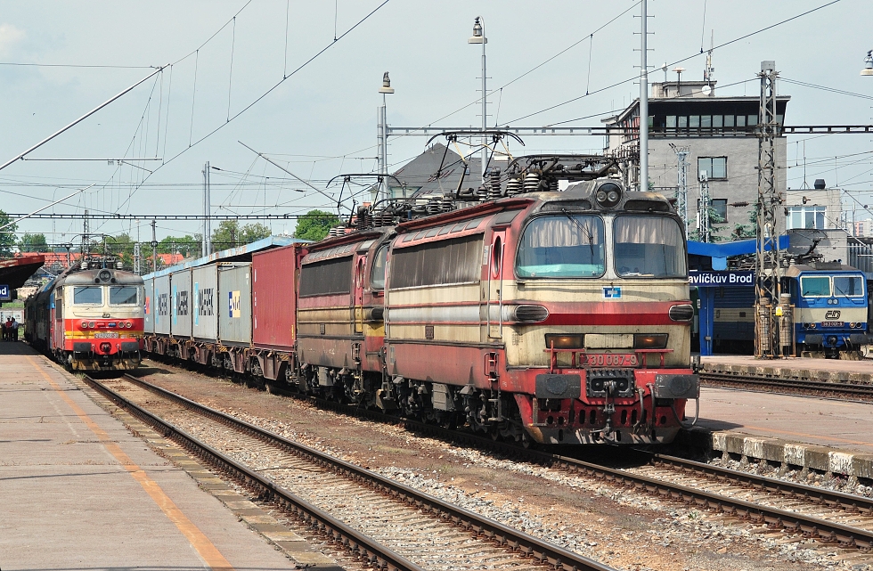230 087-9