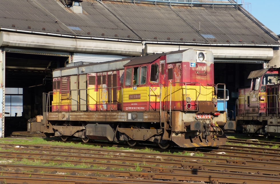 742 370-0