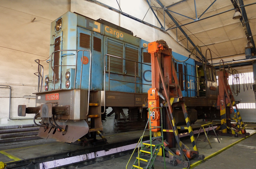 742 025-0