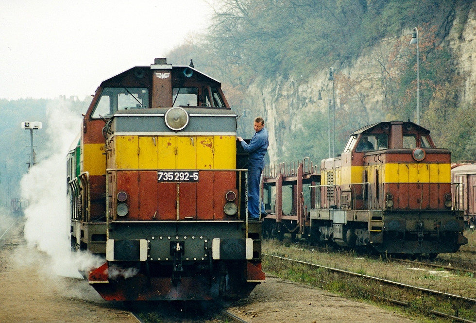 735 292-5