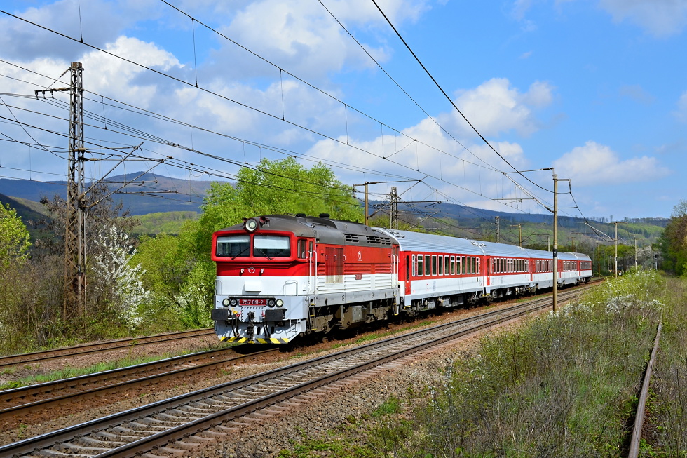 757 011-2