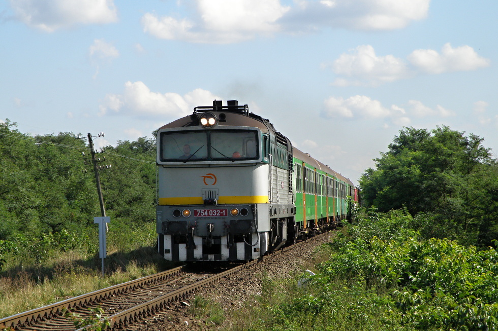 754 032-1
