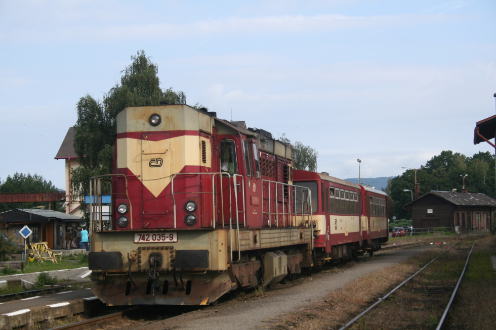 742 035-9
