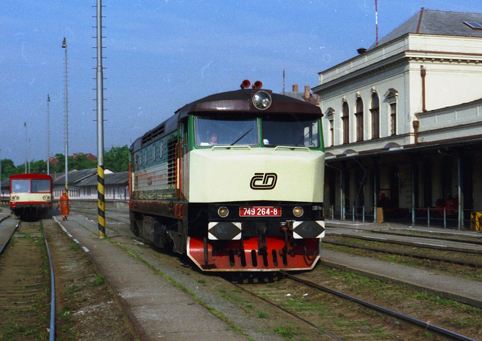 749 264-8