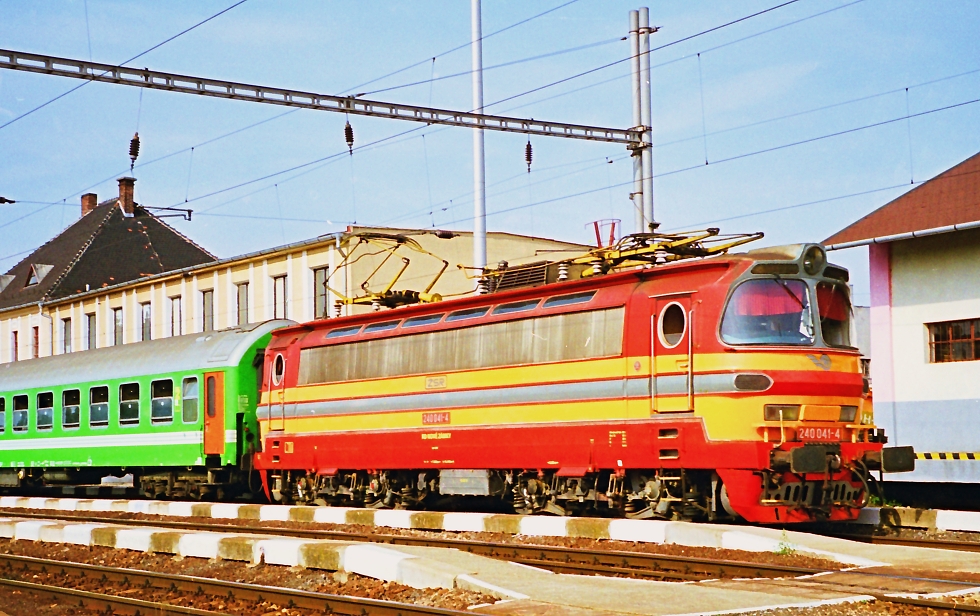 240 041-4