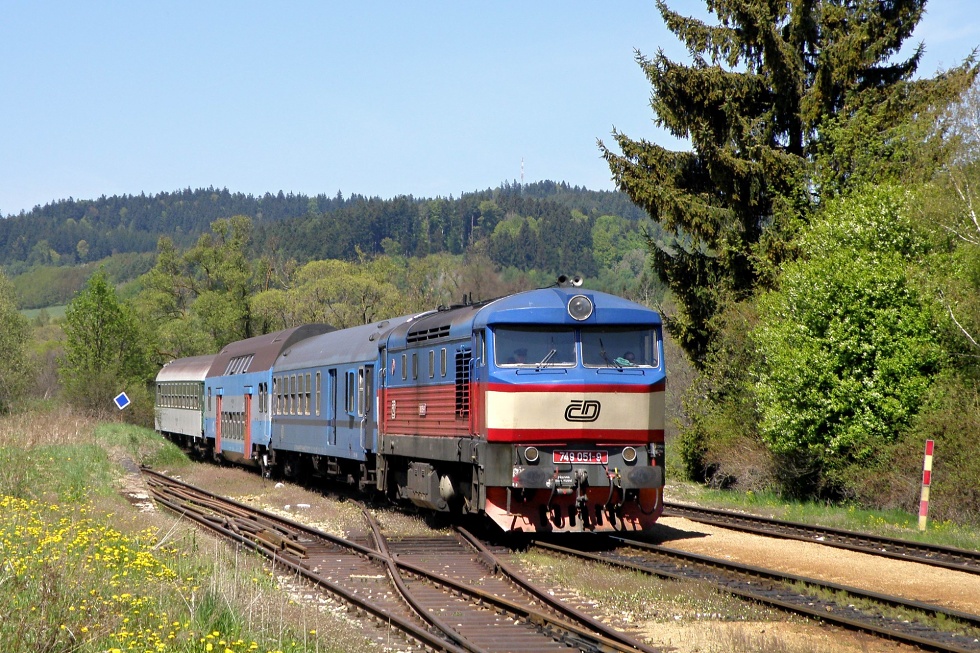 749 051-9