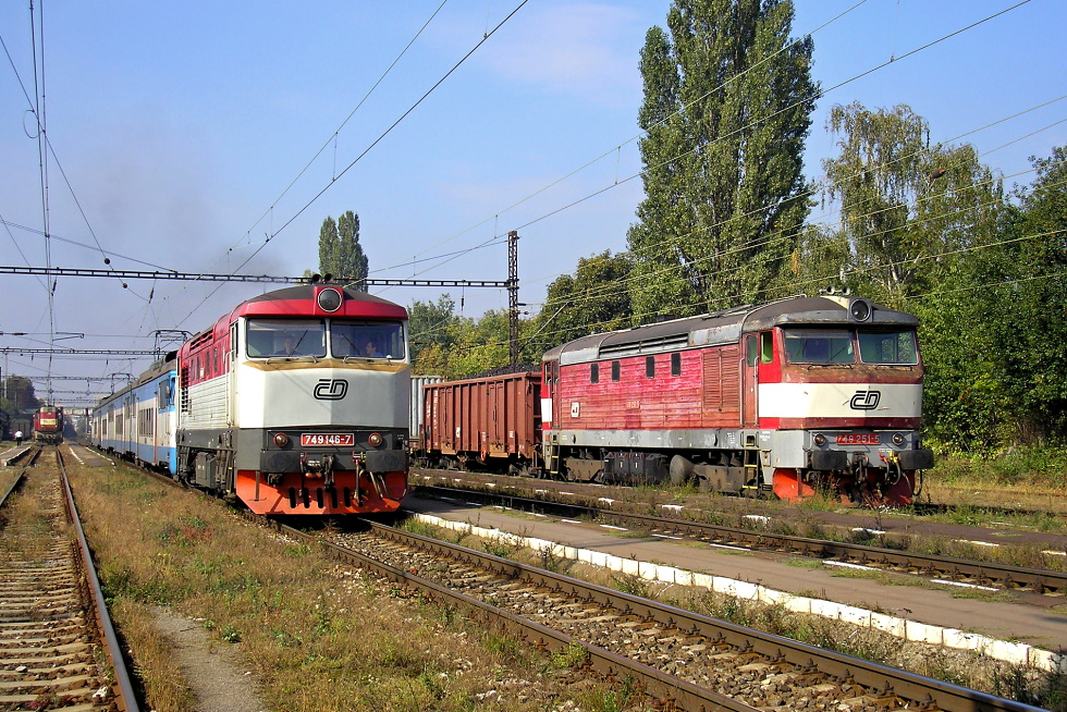 749 146-7