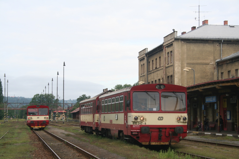 810 242-8
