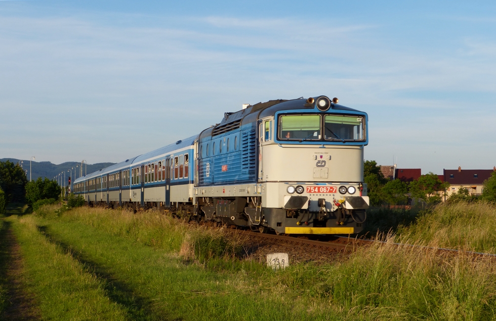 754 067-7
