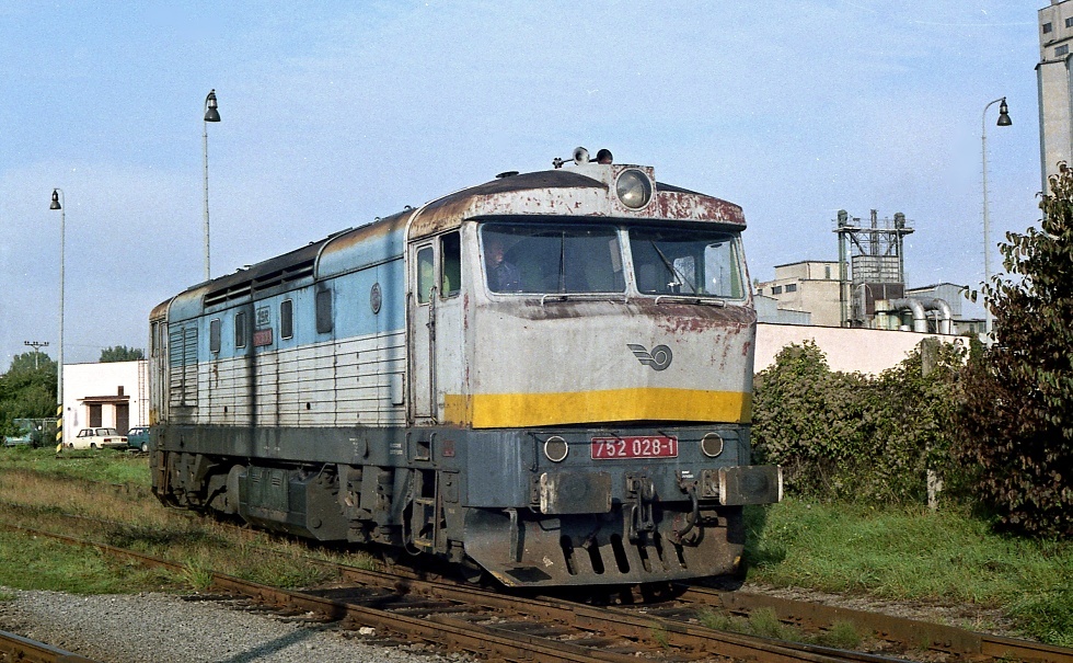 752 028-1