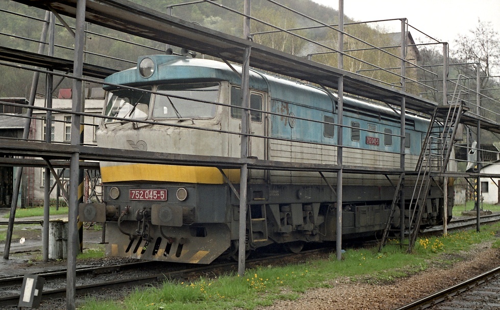 752 045-5