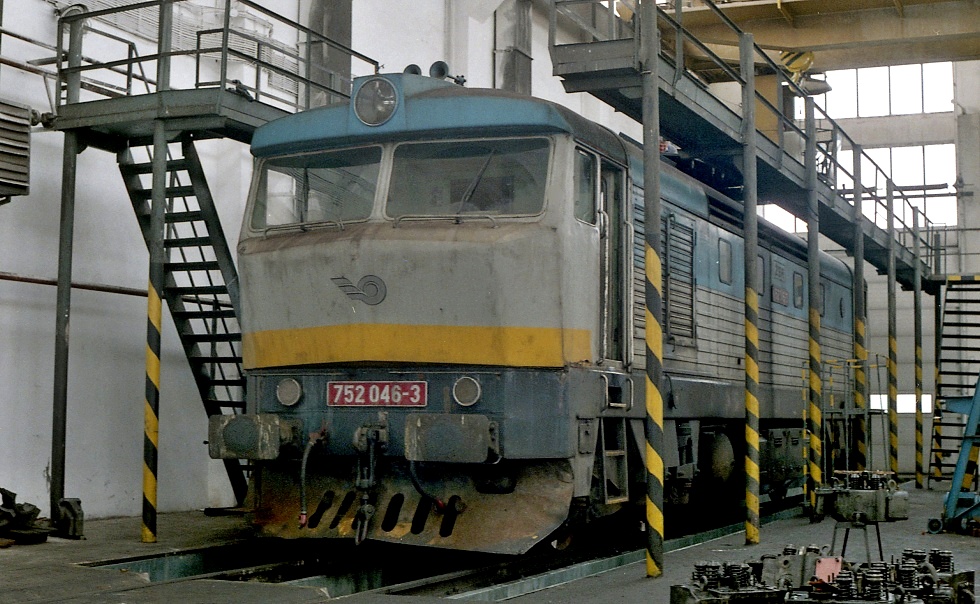 752 046-3