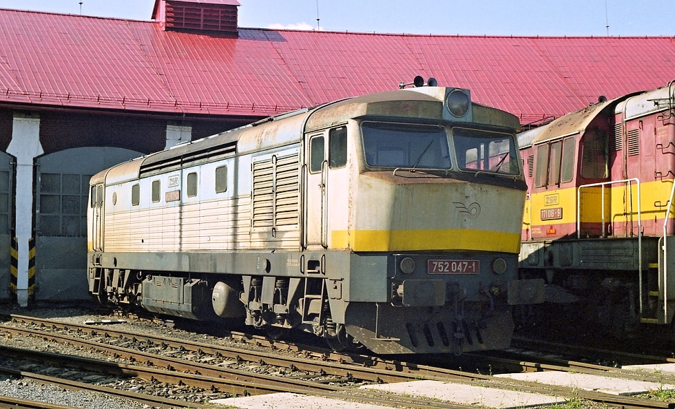 752 047-1