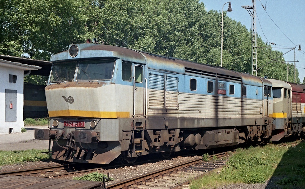 752 051-3