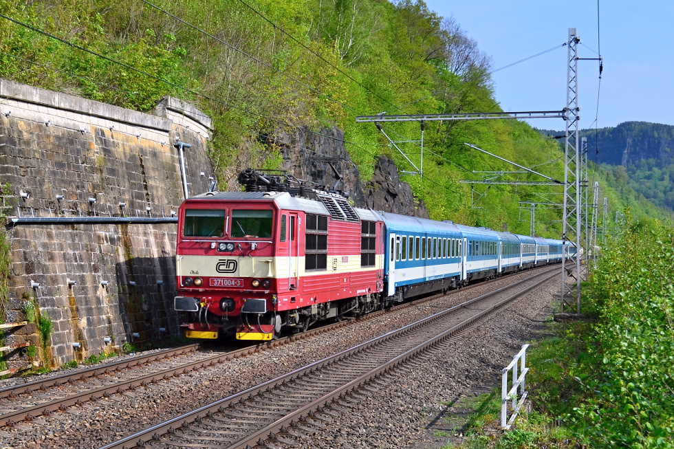 371 004-3