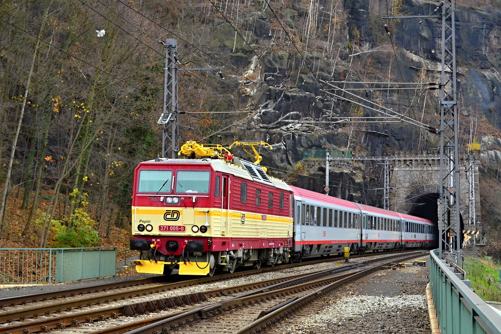 371 005-0