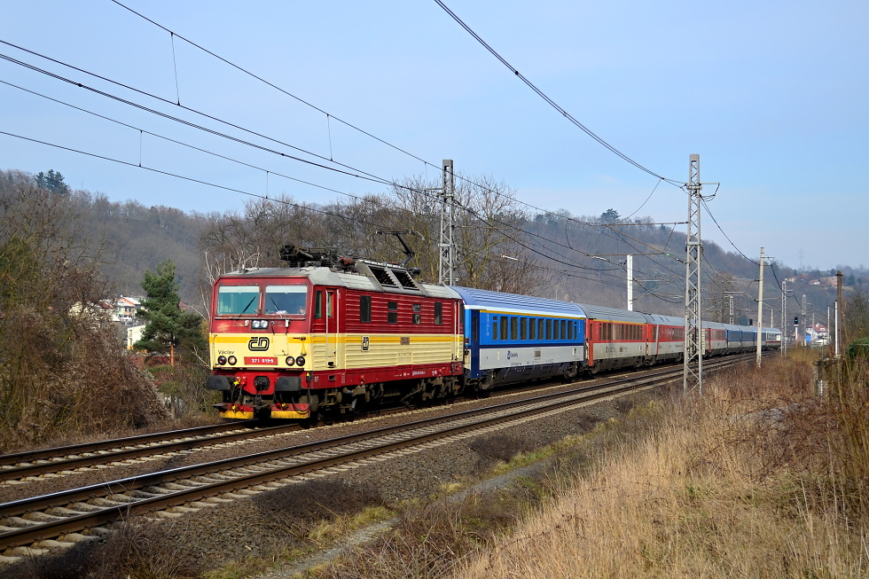 371 015-9