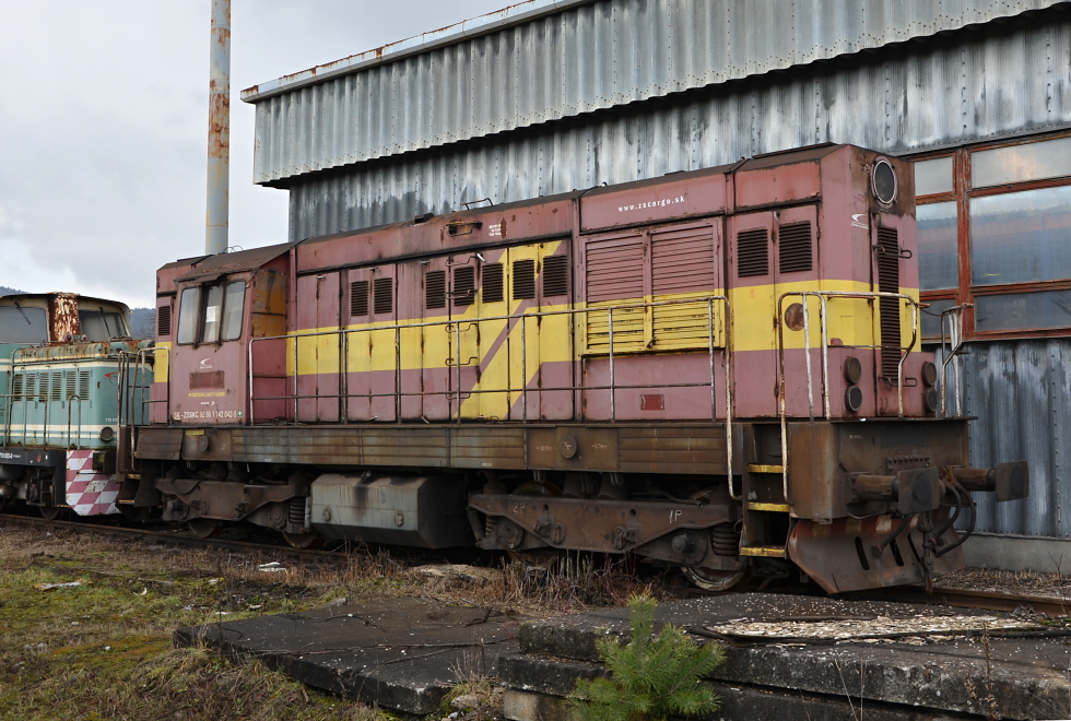 742 042-5