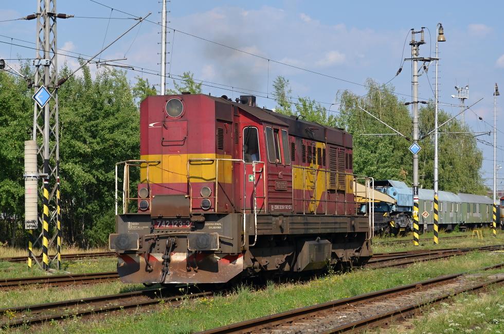 742 123-2
