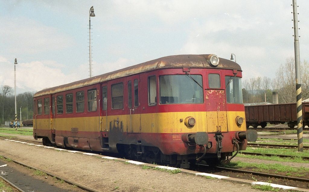 820 093-3