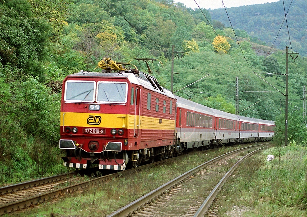 372 010-9