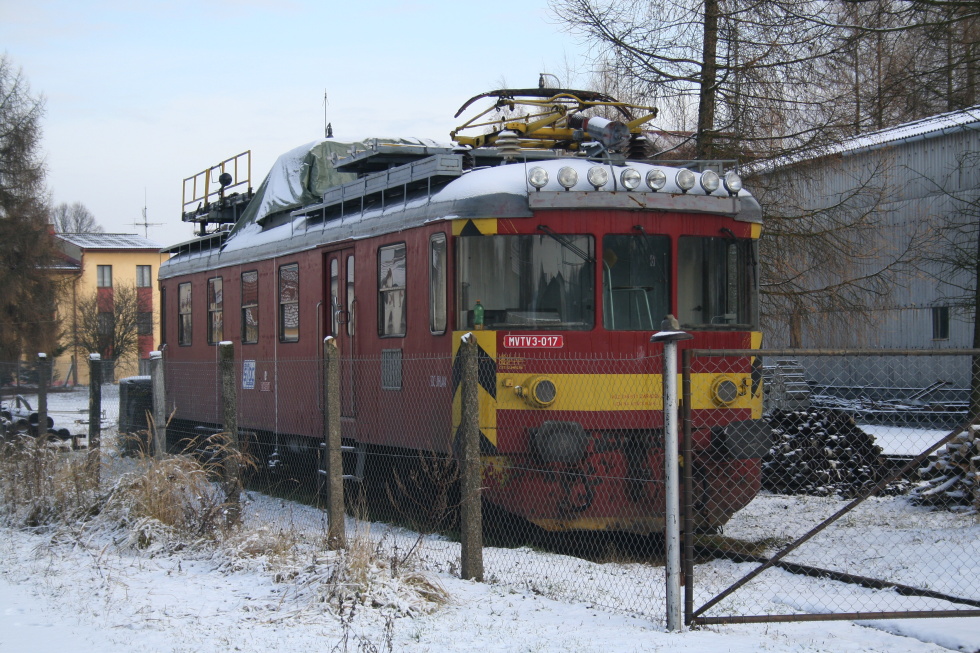 893 017-4