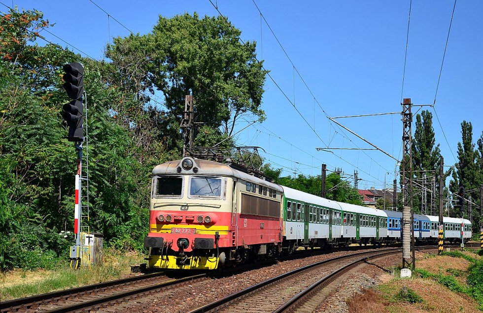 242 272-3