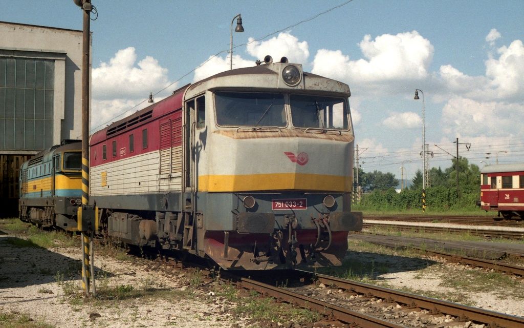 751 033-2