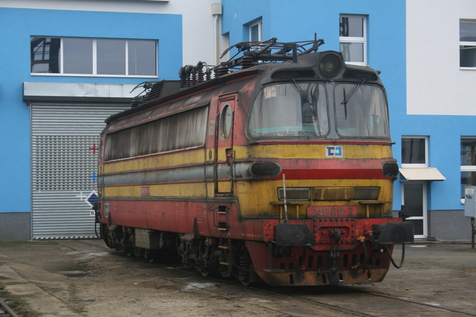 240 011-7