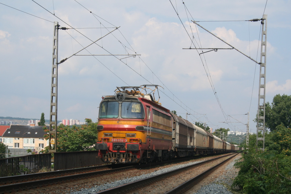 240 032-3