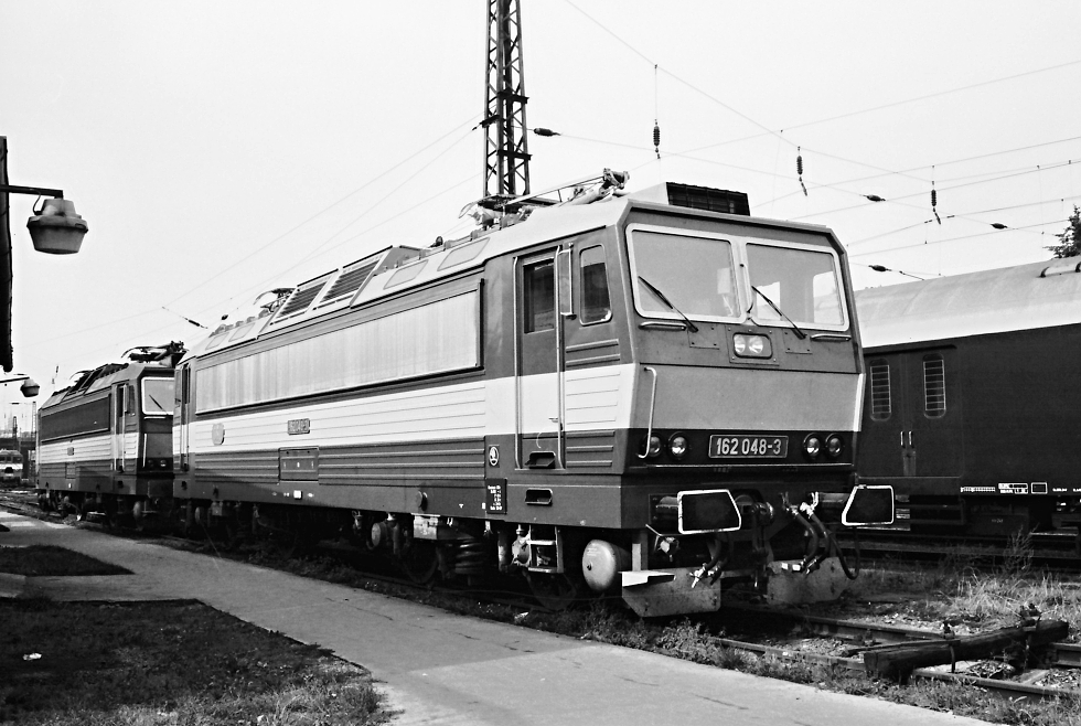 162 048-3