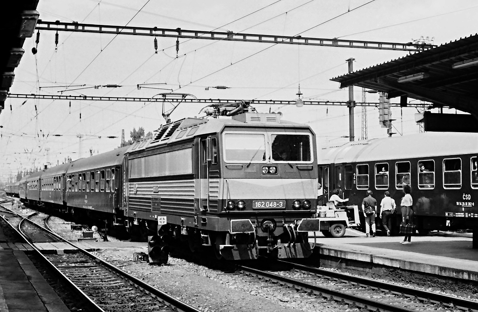 162 048-3