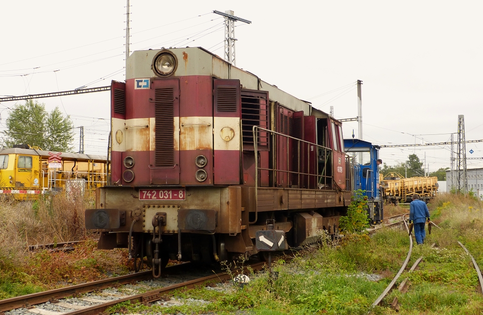 742 031-8