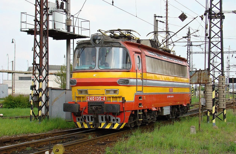 240 135-4