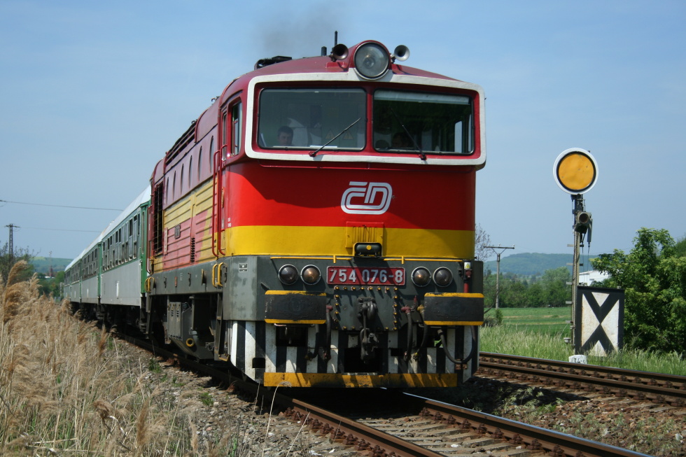754 076-8