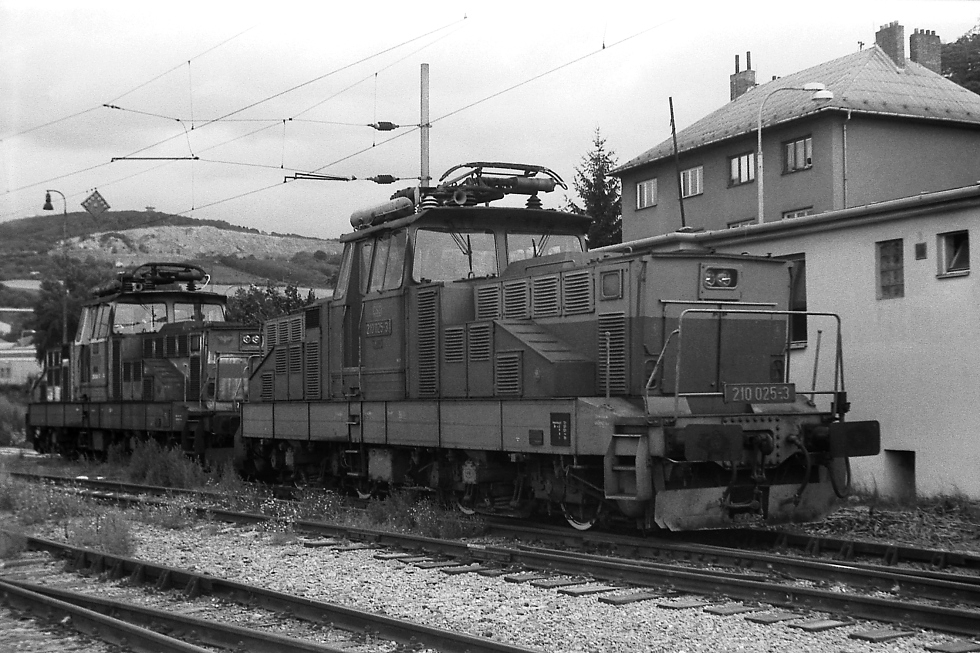210 025-3