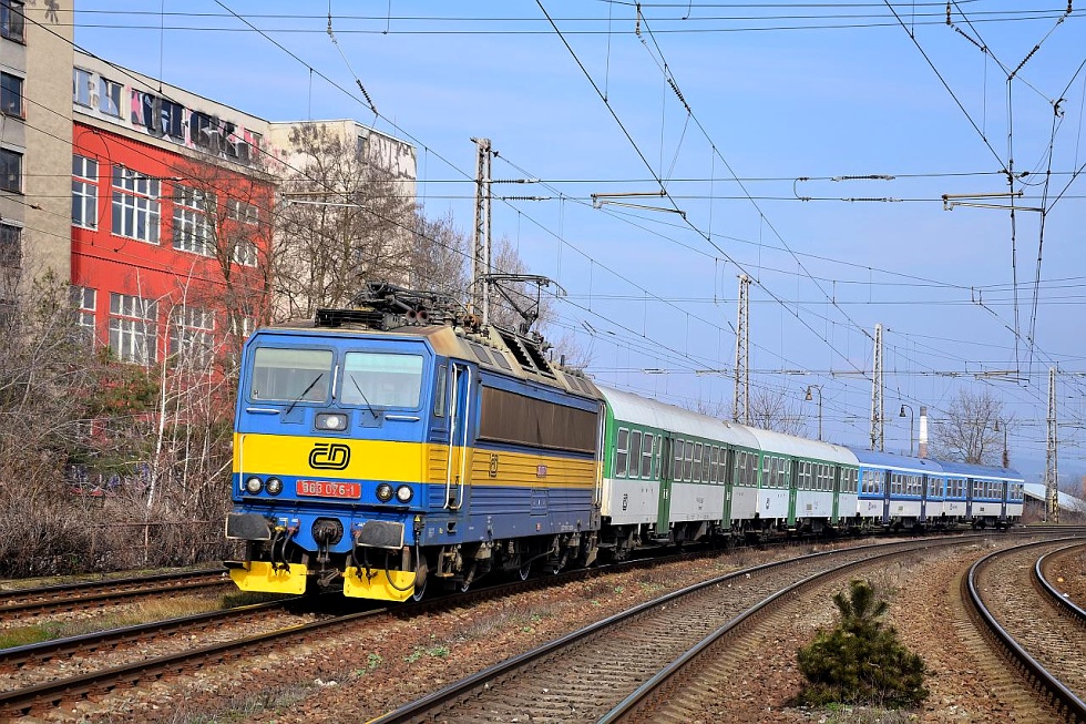 363 076-1