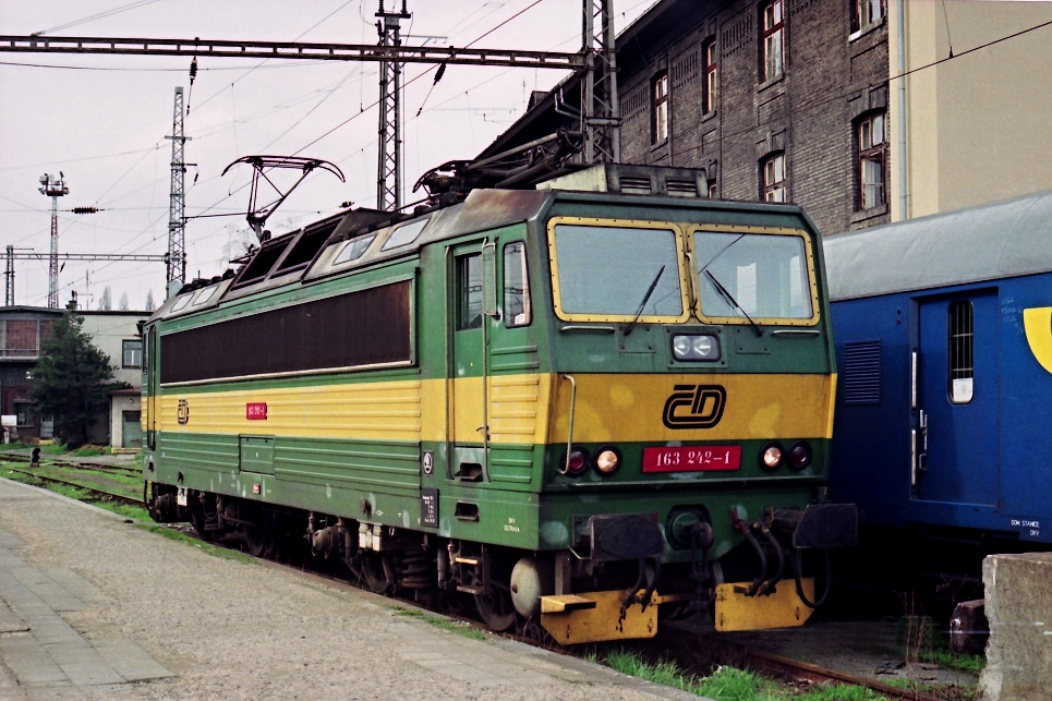 163 242-1